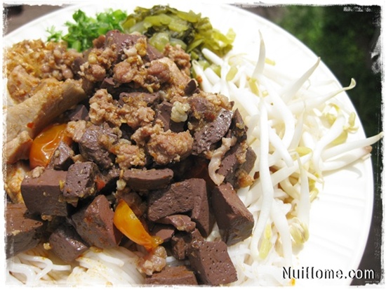 ขนมจีนน้ำเงี้ยว (Kanom Jeen Nam Ngeaw) : รสมือแม่นาย | NuiHome.com